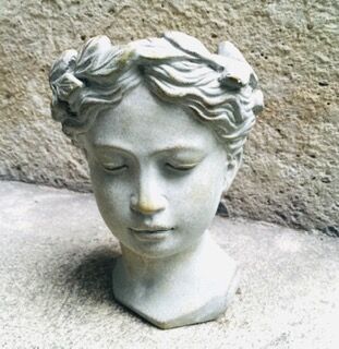 Gaia pot-pot bust, m-size