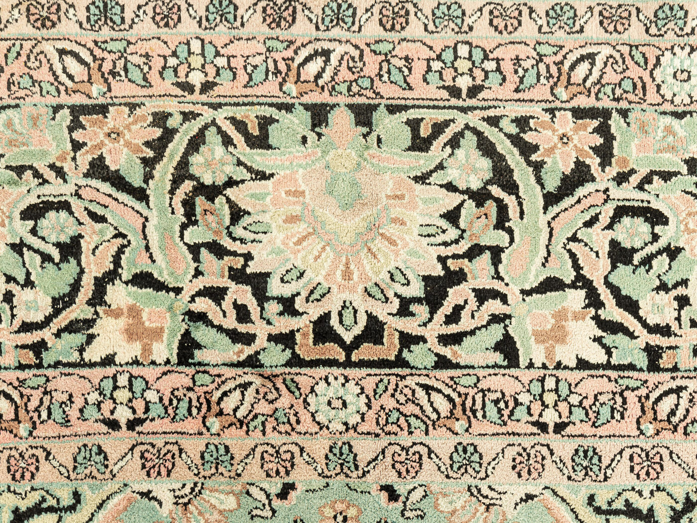 1960s carpet, 240 x 335