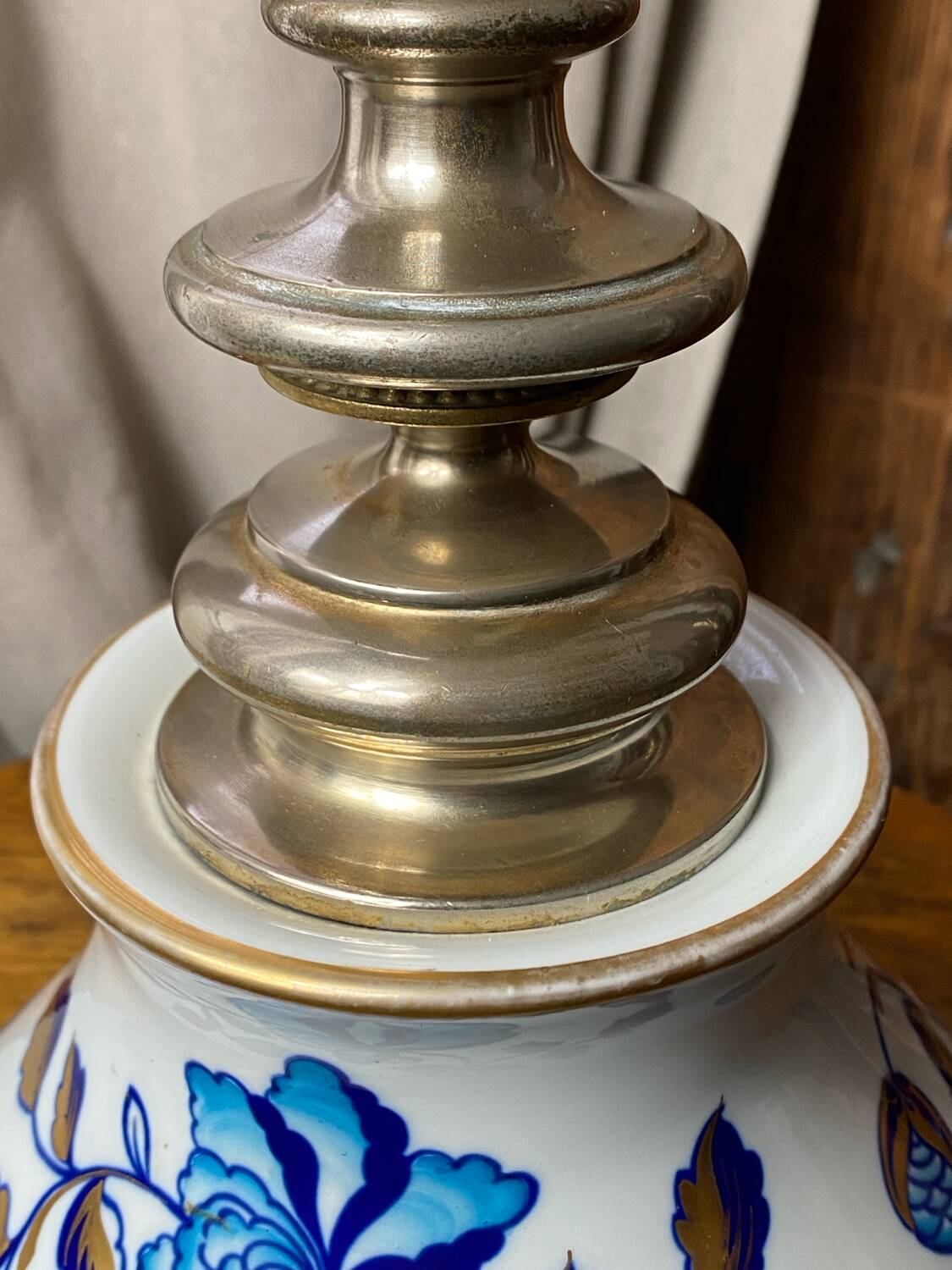 Guila Mangani lamp in porcelain