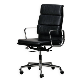 Chaise de bureau Charles & Ray Eames EA219 en chrome et cuir noir, Vitra