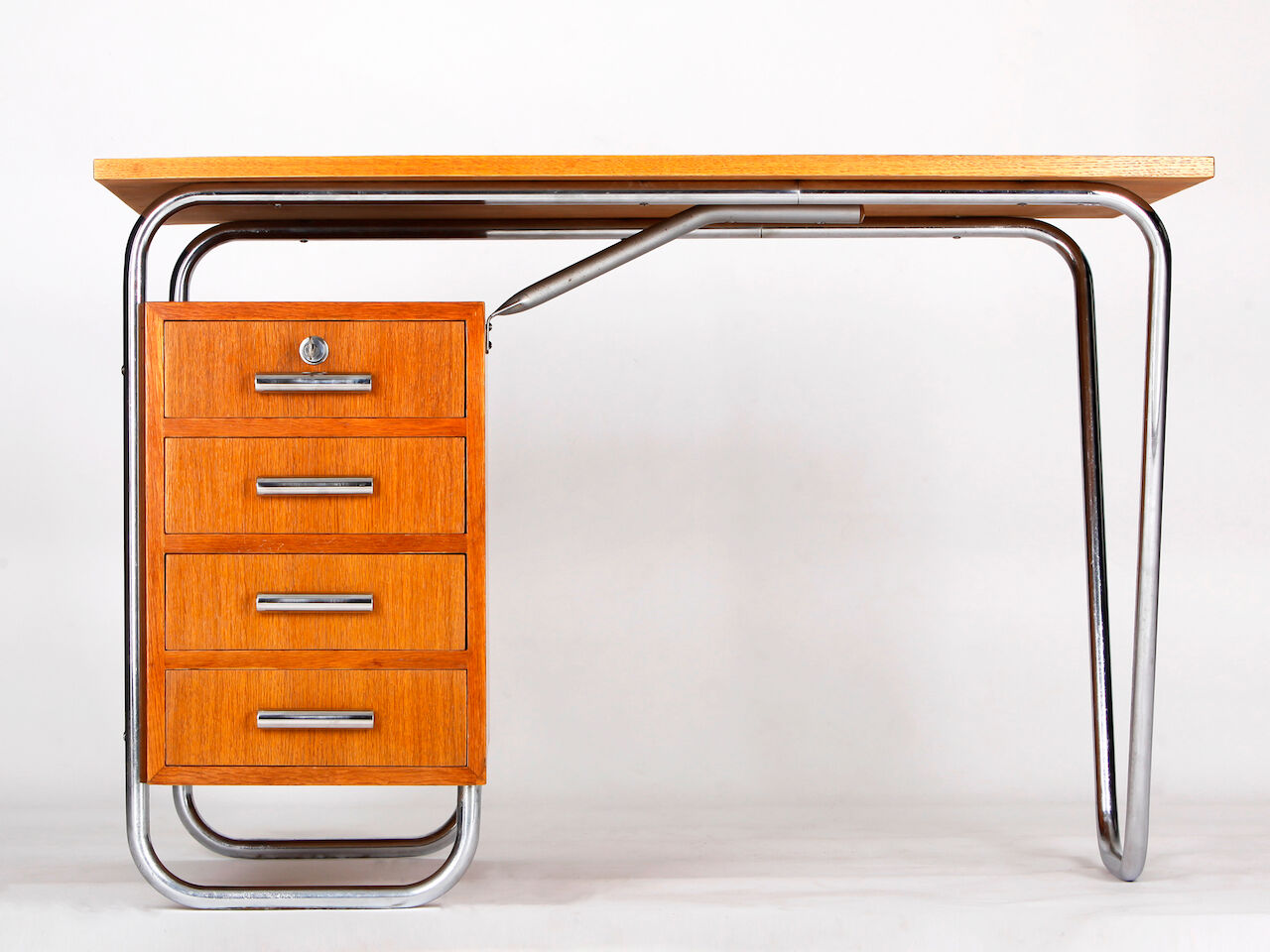 Bureau fonctionnaliste tubulaire en acier, années 1930