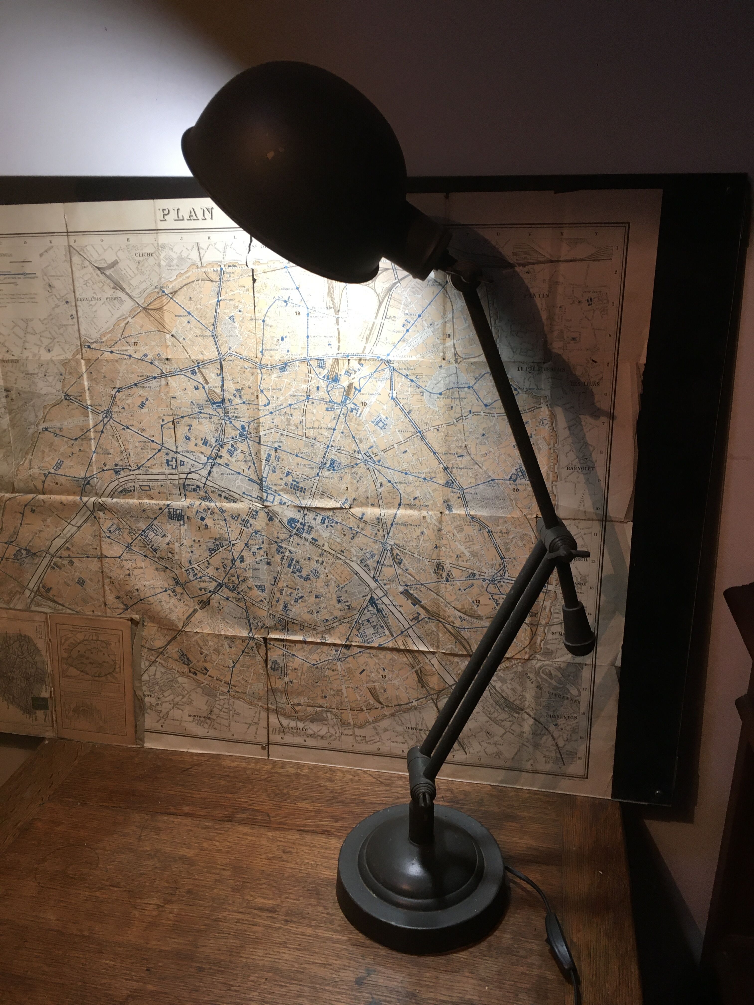 Industrial-style articulated metal desk lamp