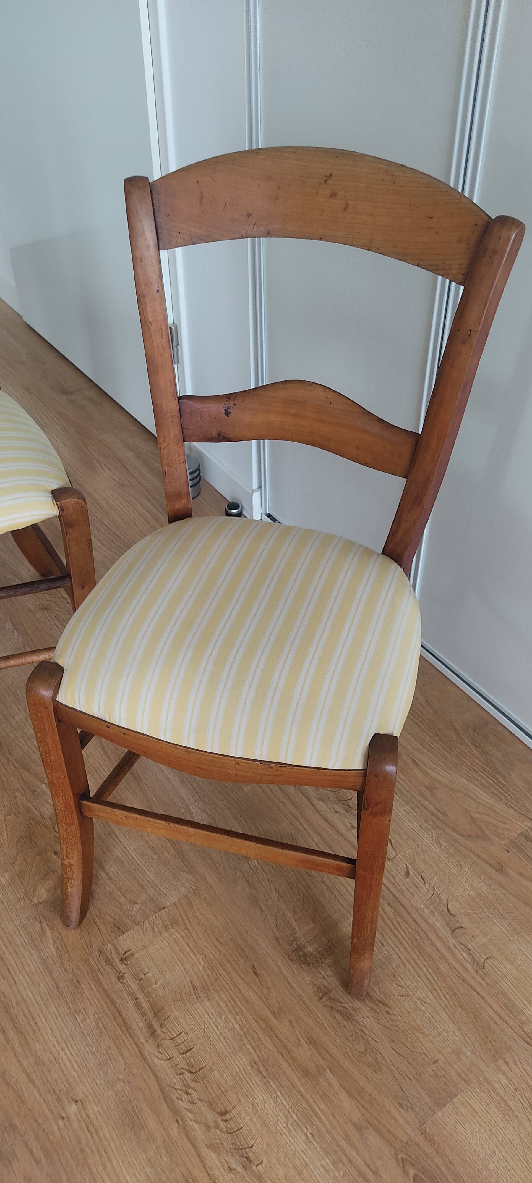 pair of chairs