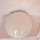 Plafonnier, années 70, opaline "méduse" blanche