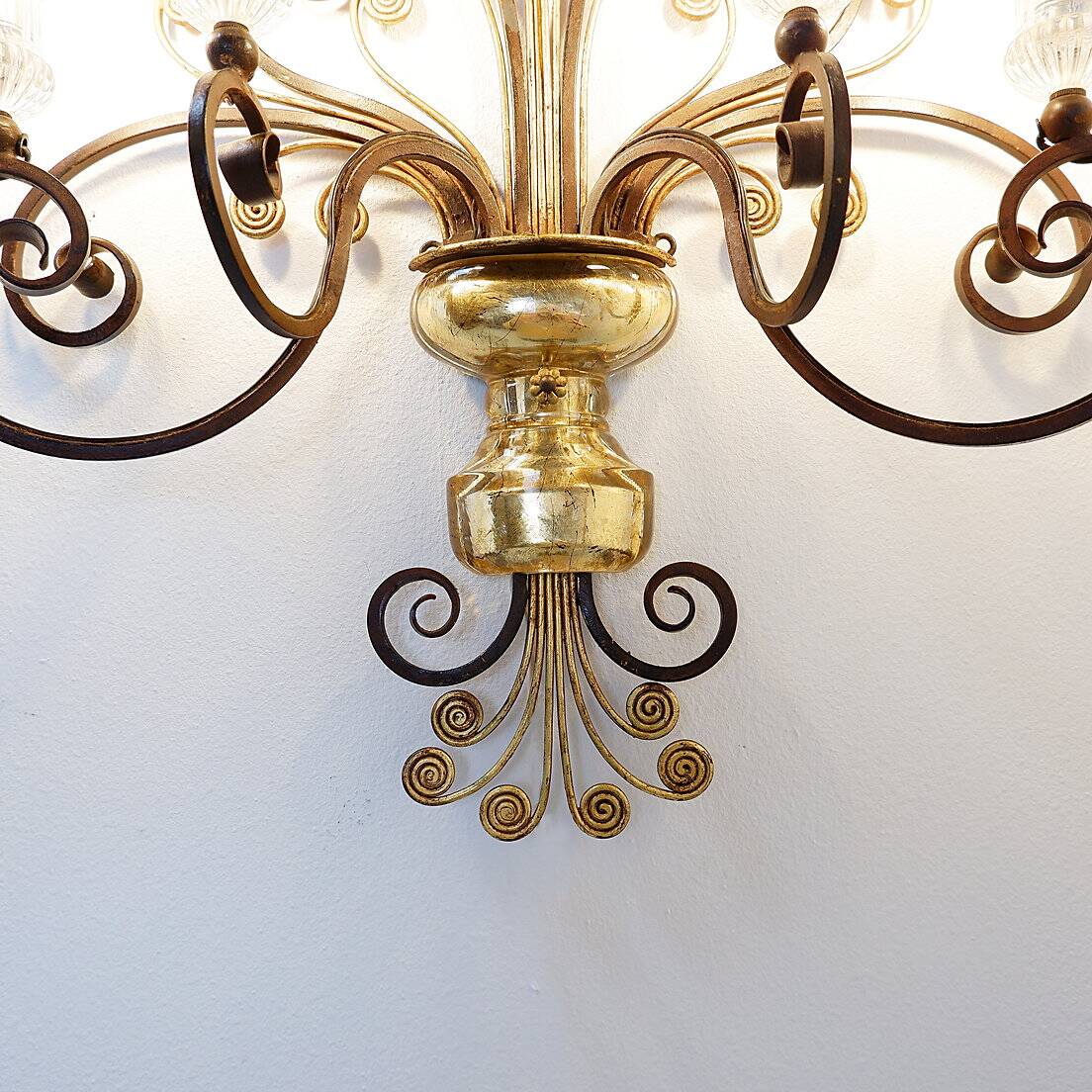 Applique en fer forgé et verre dans le style de la Maison Baguès