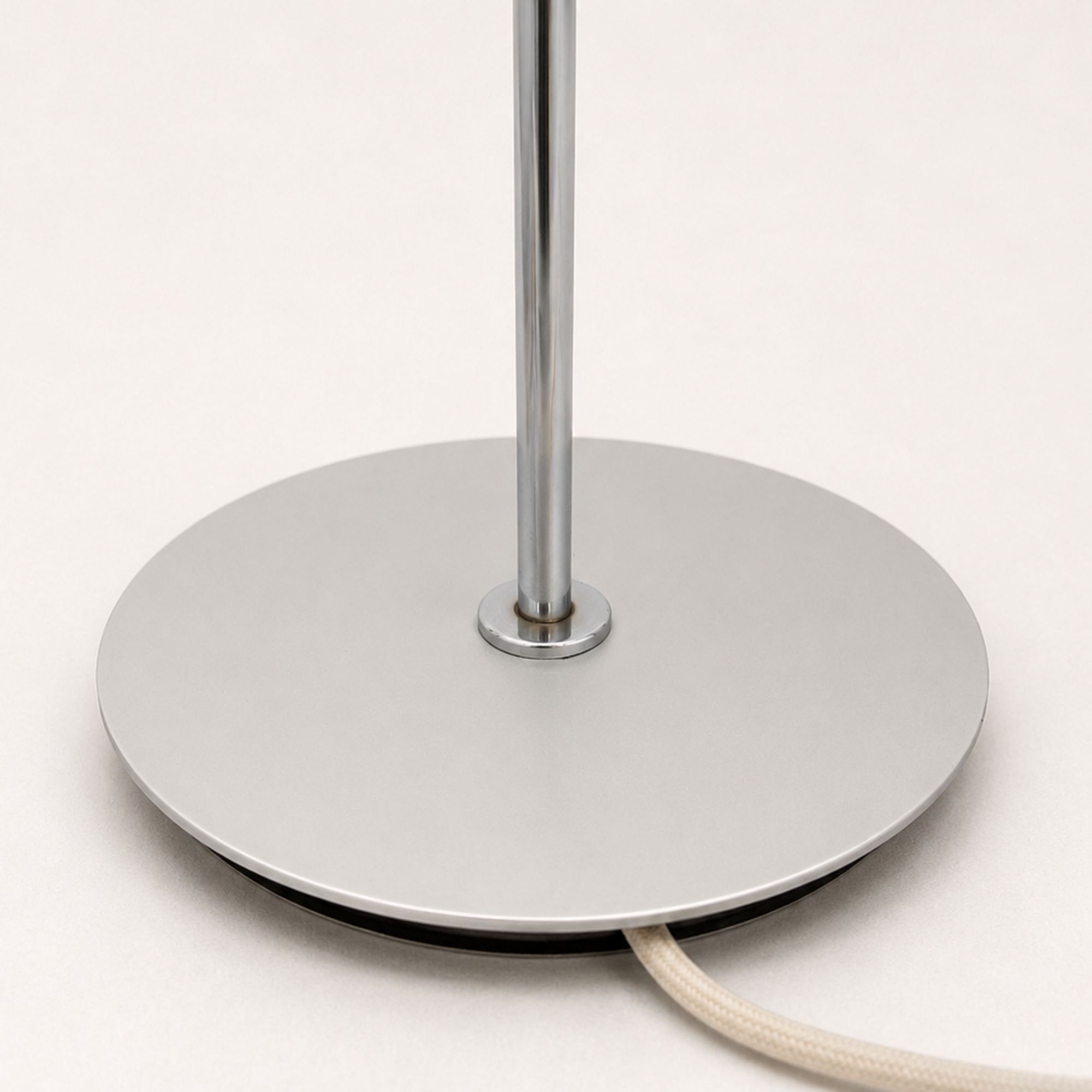 Lampe modèle F 219 par Étienne Fermigier