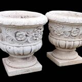 Pair of Medici planters with floral decoration