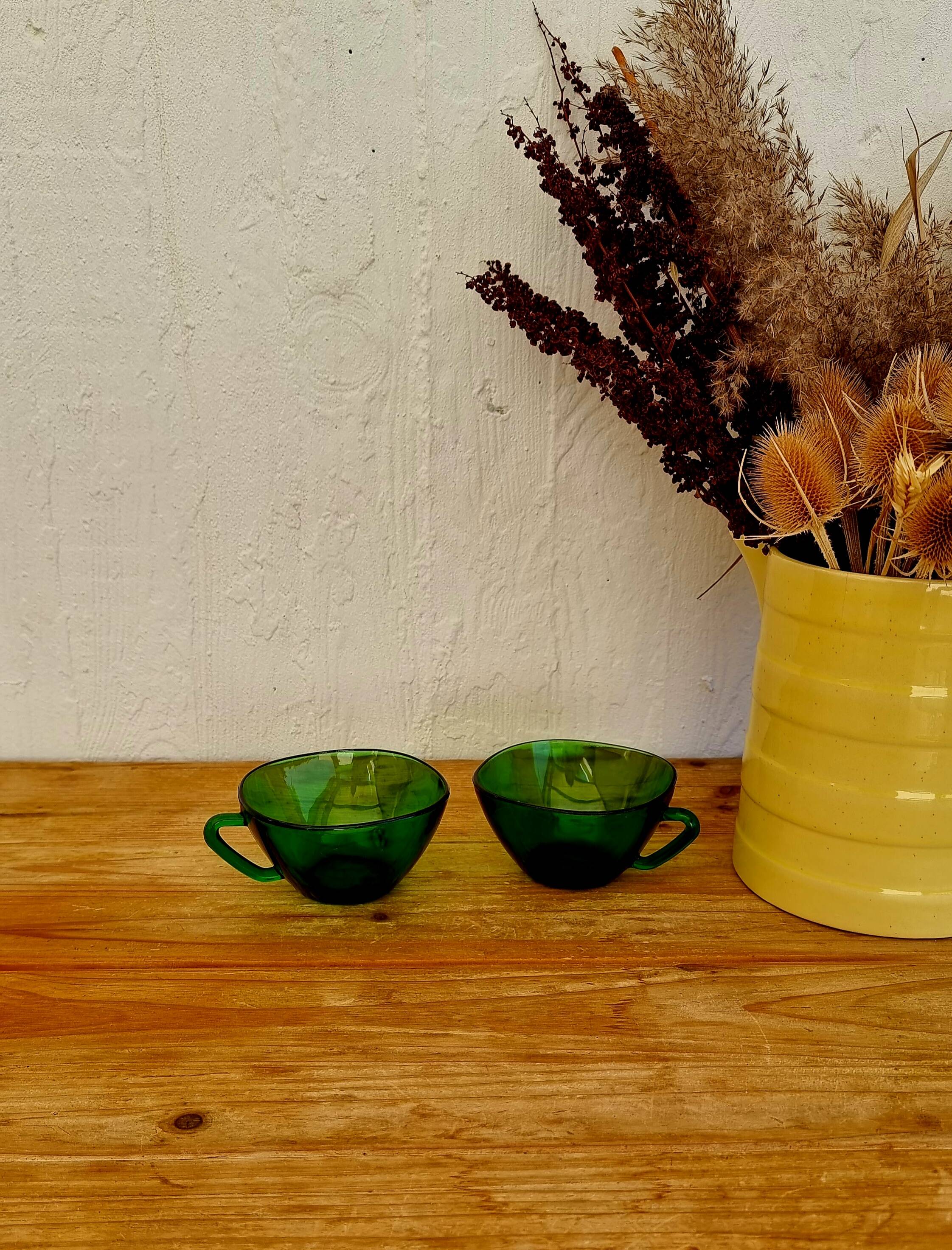 Set of 2 large vintage green Vereco mugs