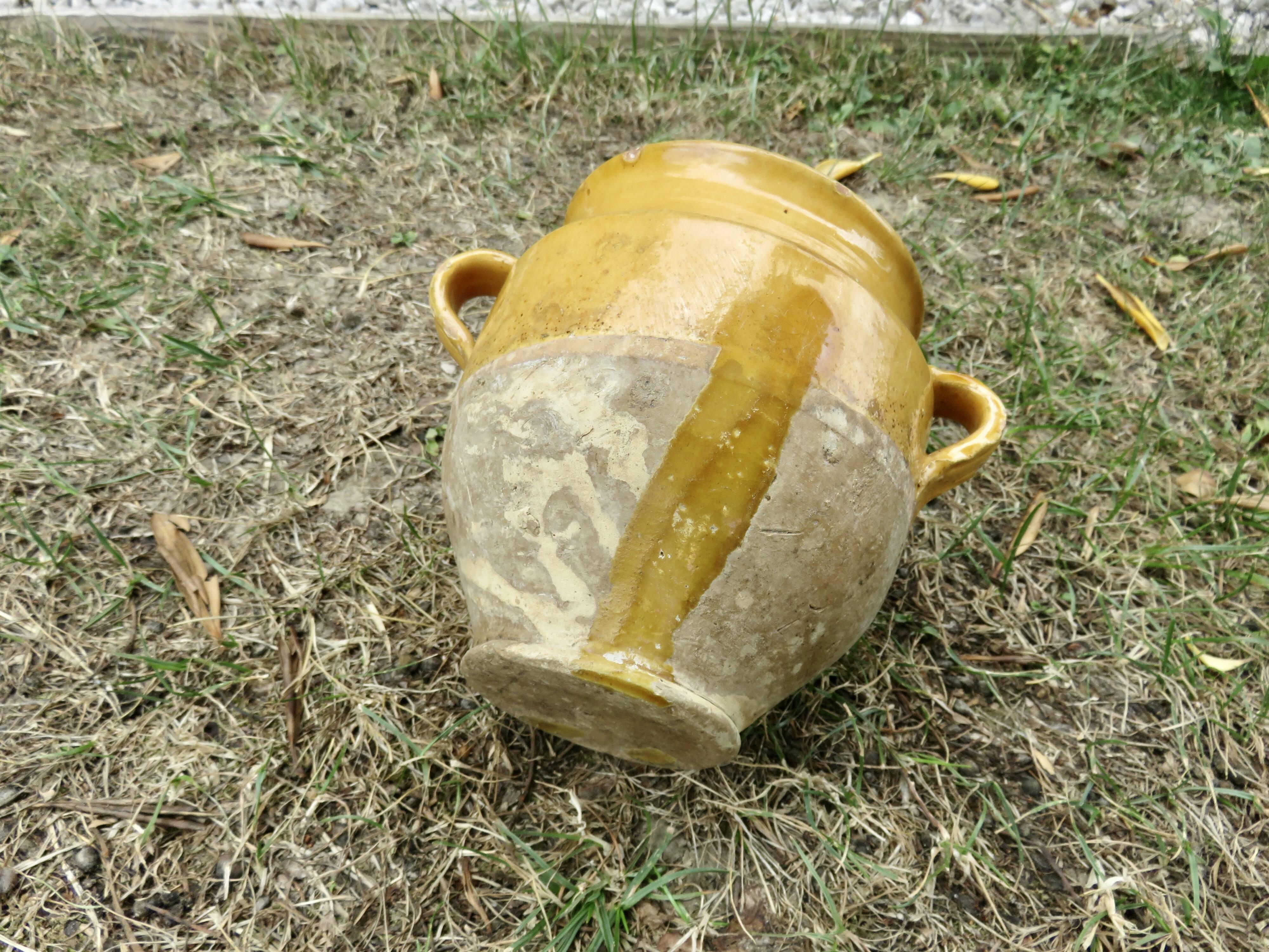 Small glazed yellow terracotta pot, south-west of France early 20th century.