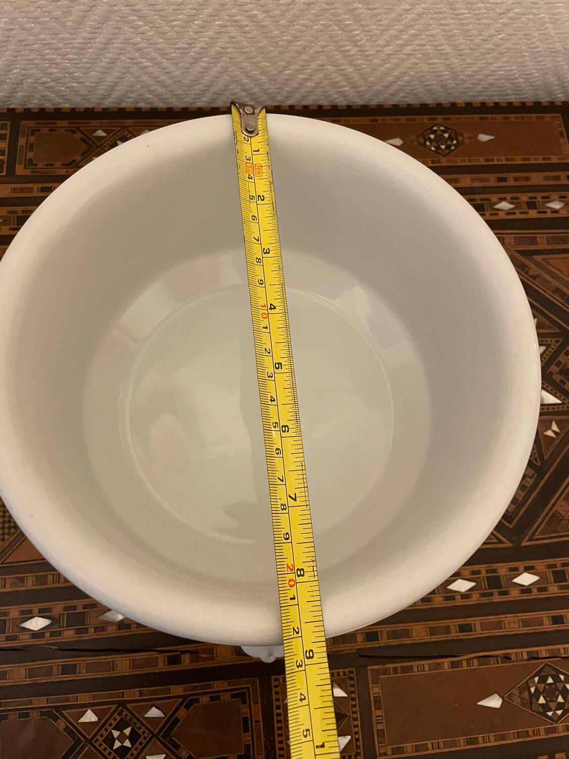 Lion's head salad bowl