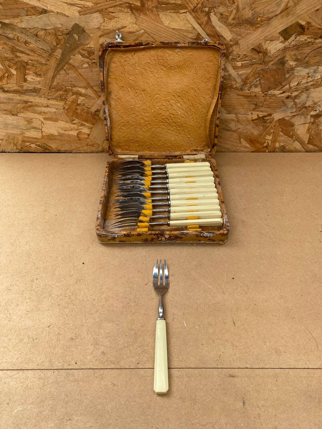 Série De 12 Fourchettes Desserts Métal + Manches Corne