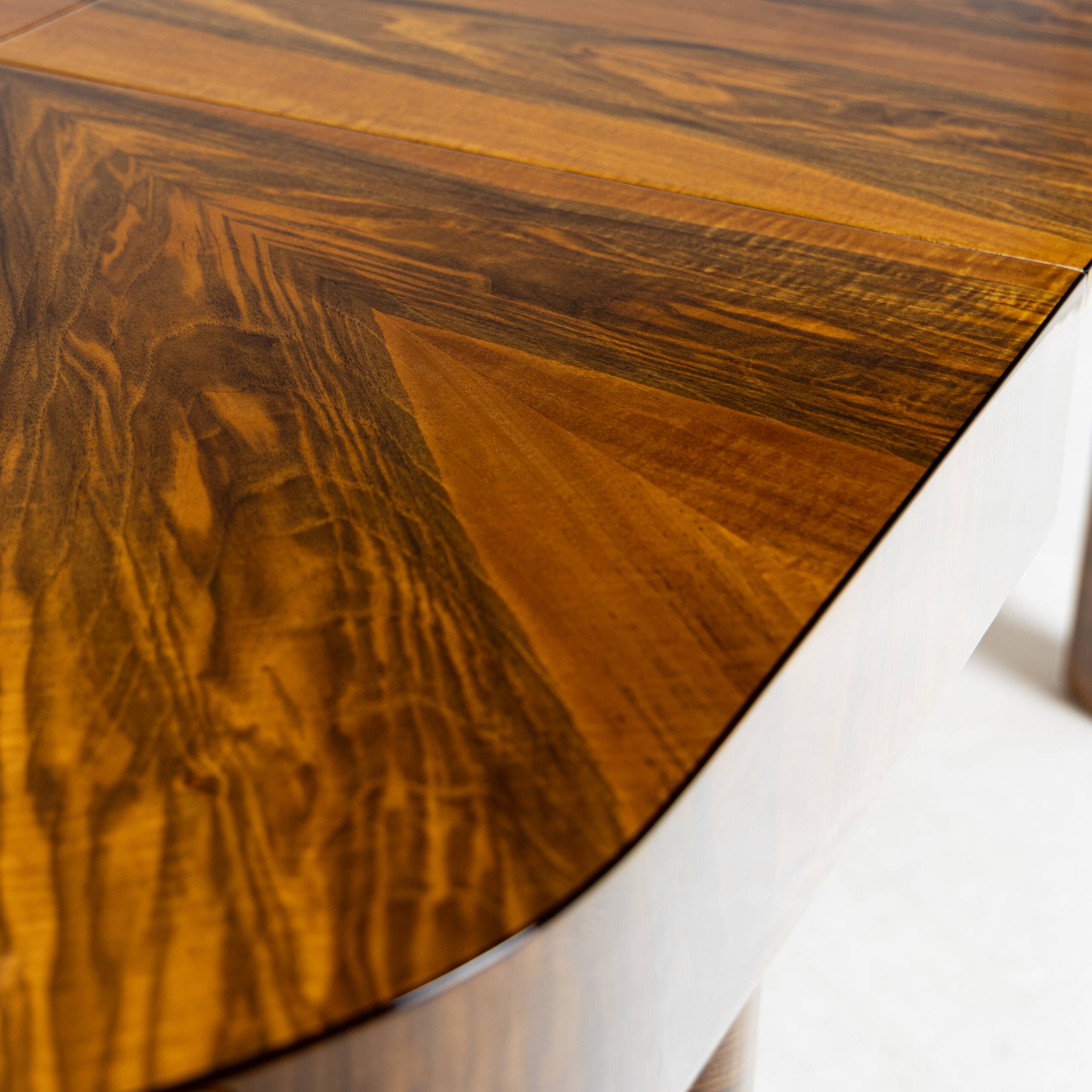 Table extensible Art Déco moderniste en noyer 1930–1944