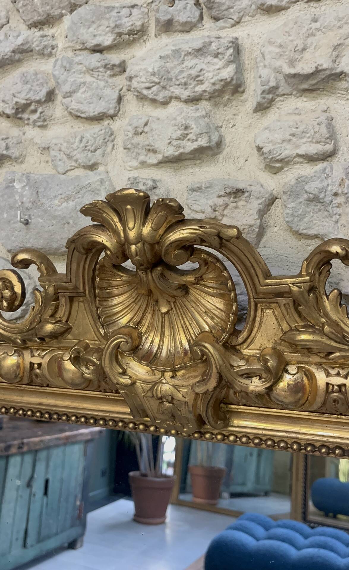 Miroir de cheminée Napoléon III 150,5/120cm, doré à la feuille d’or