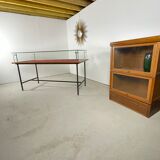 Vitrine sur table 1950