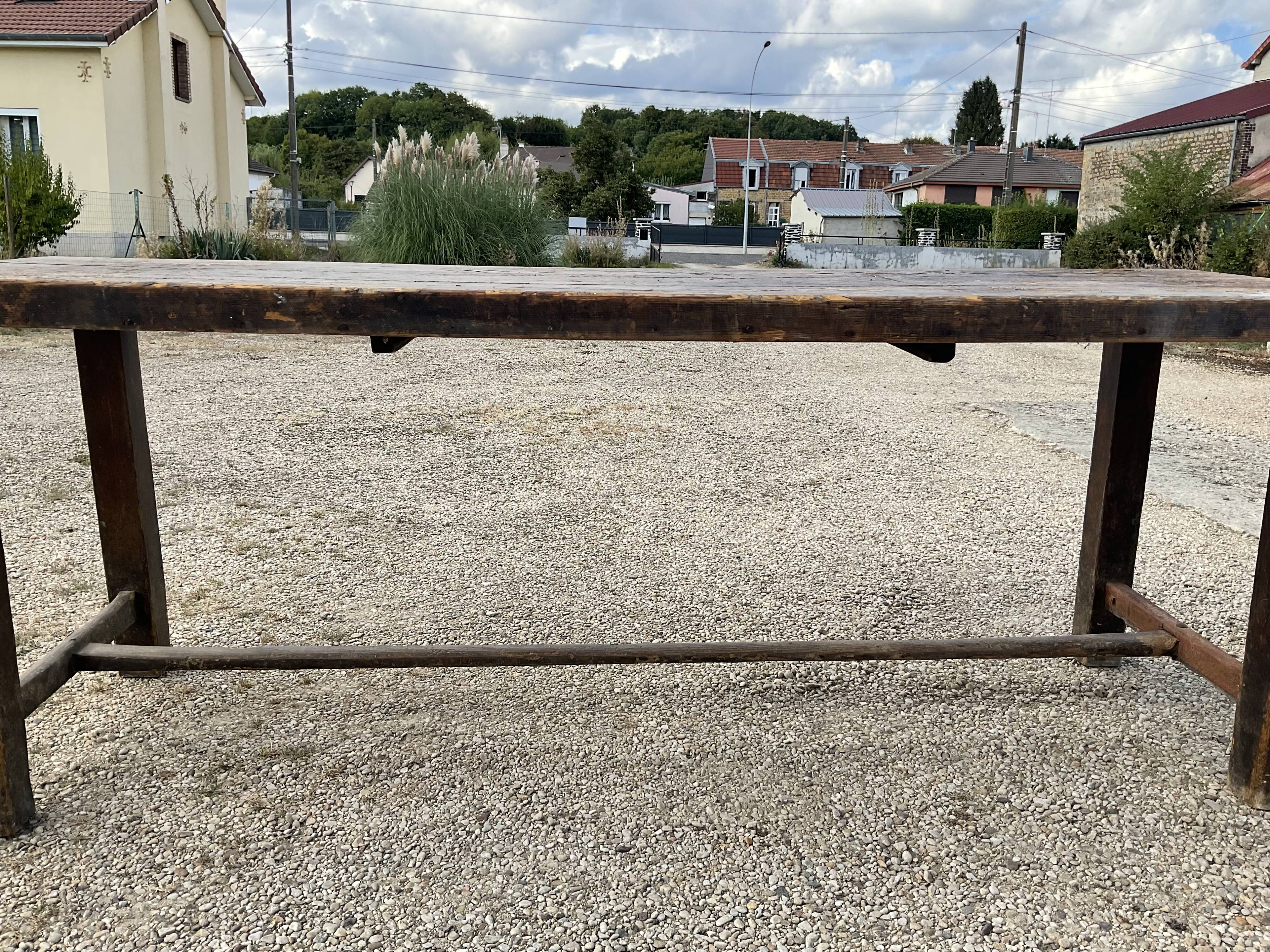 Farm table