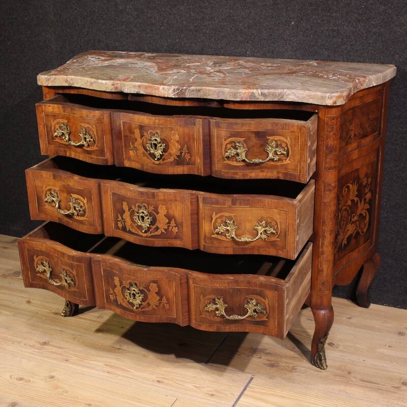 Commode en marqueterie française de style Louis XV du 20e siècle