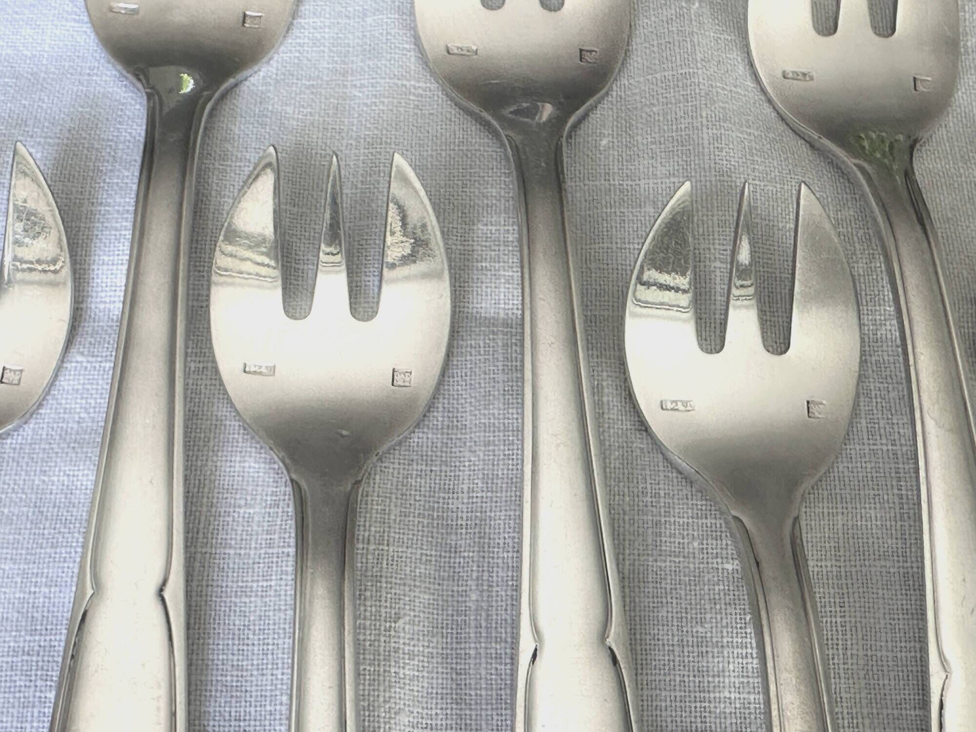 12 silver-plated oyster forks model Filet / Contours