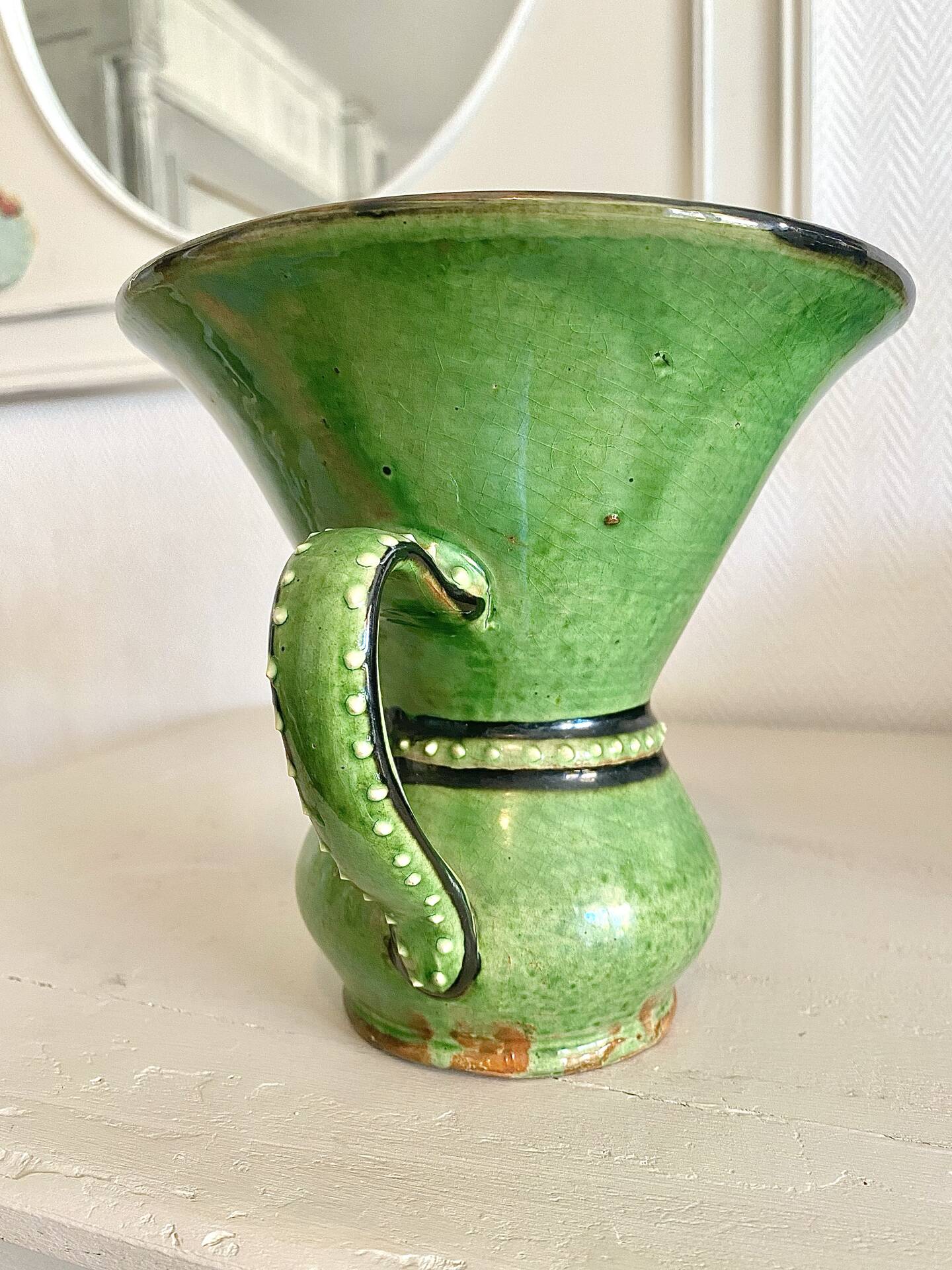 Vase en terre cuite émaillé vert