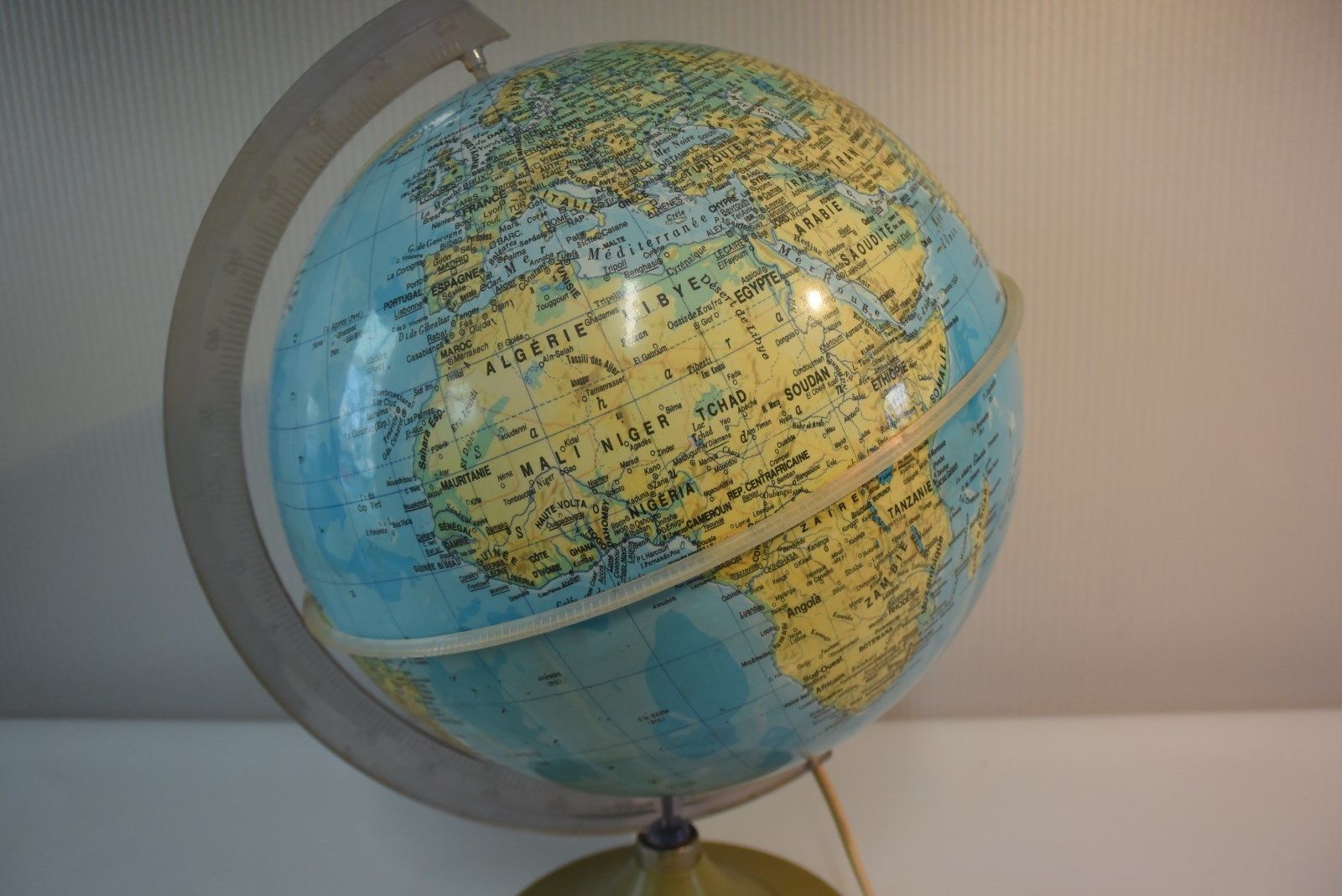 Congo zaire vintage world map globe