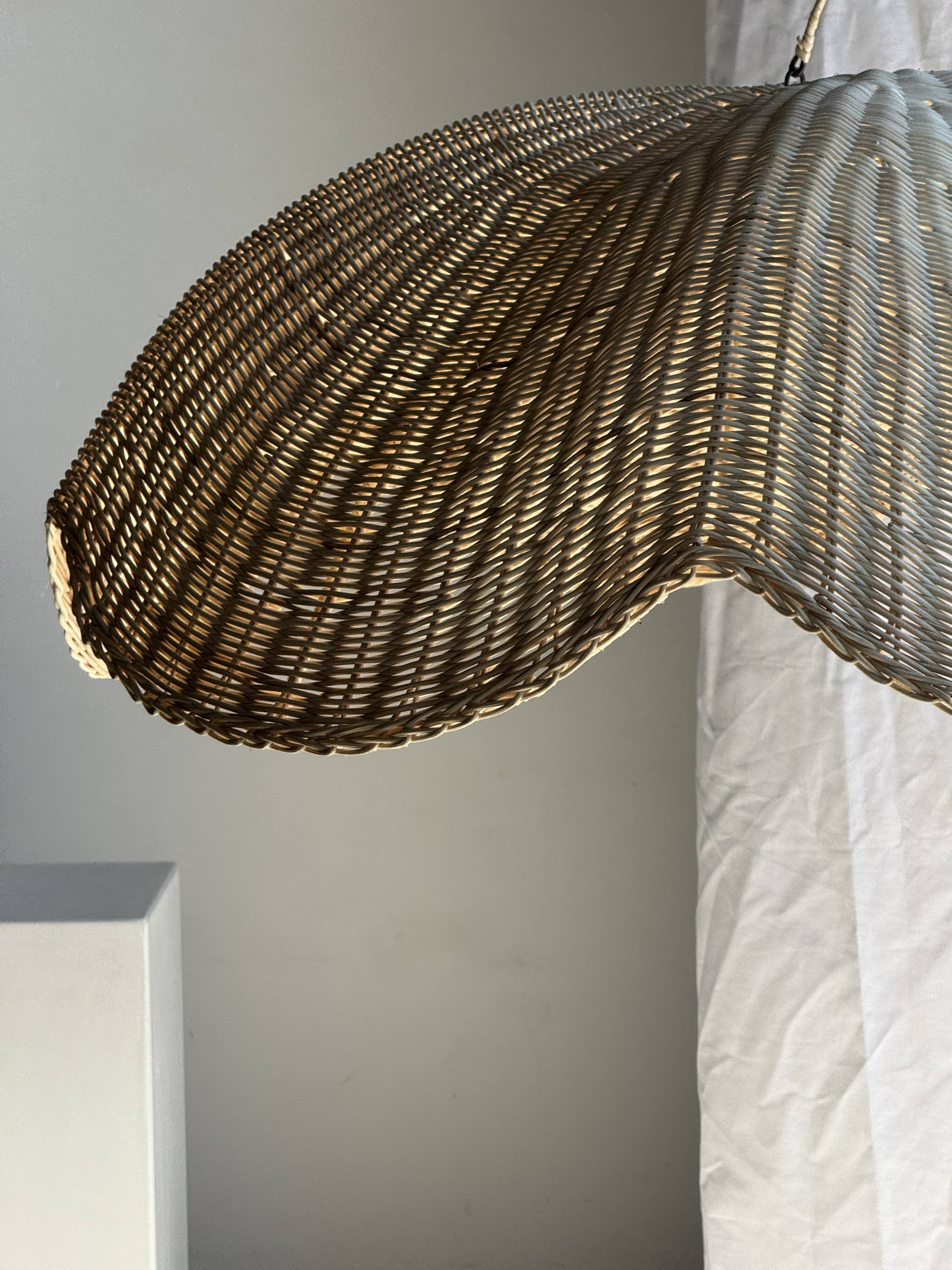 Large suspension or lampshade in flat woven tulip flower rattan H35 D