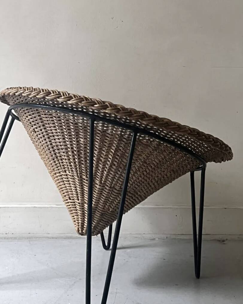Italian basket chair in rattan and black metal, 1950s design.