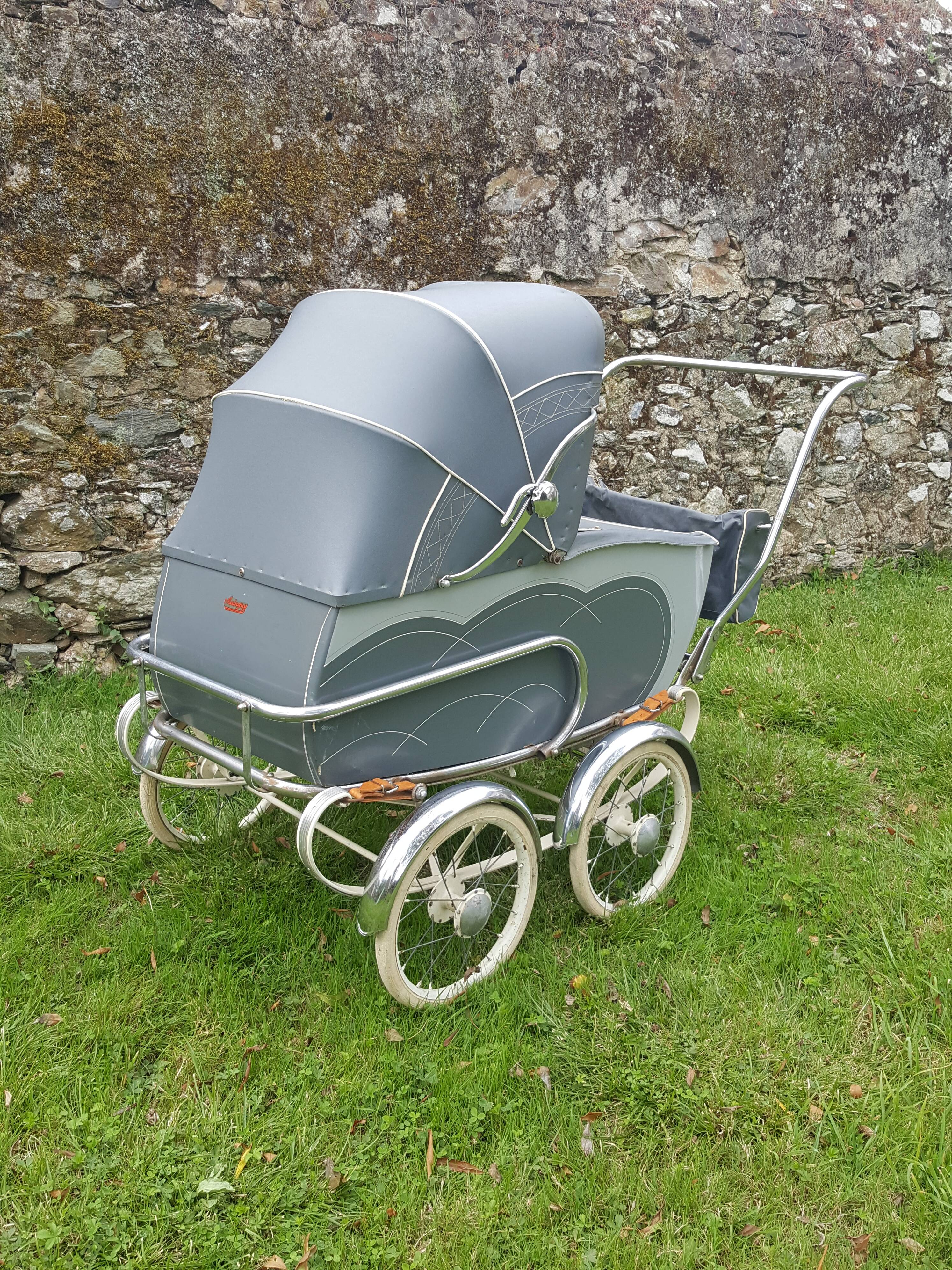 former 1950s pram that can be turned into a stroller