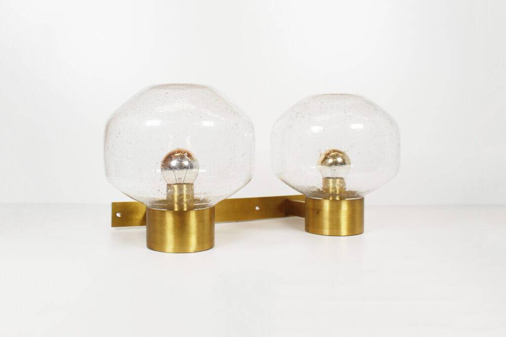 Appliquz mural en laiton vintage et en verre soufflé à la bouche.