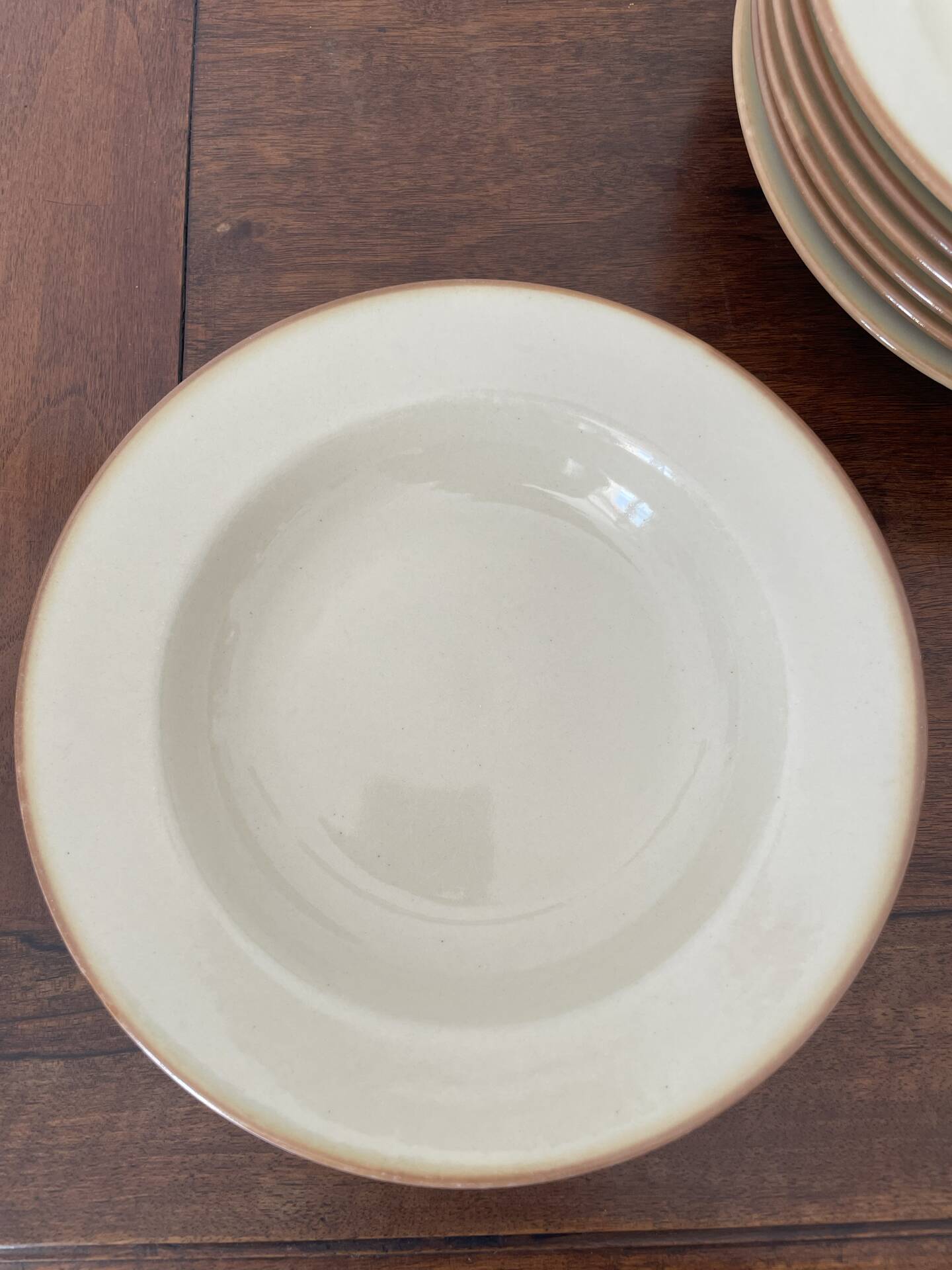 Lot de 7 assiettes en grès beige Tulowice Poland