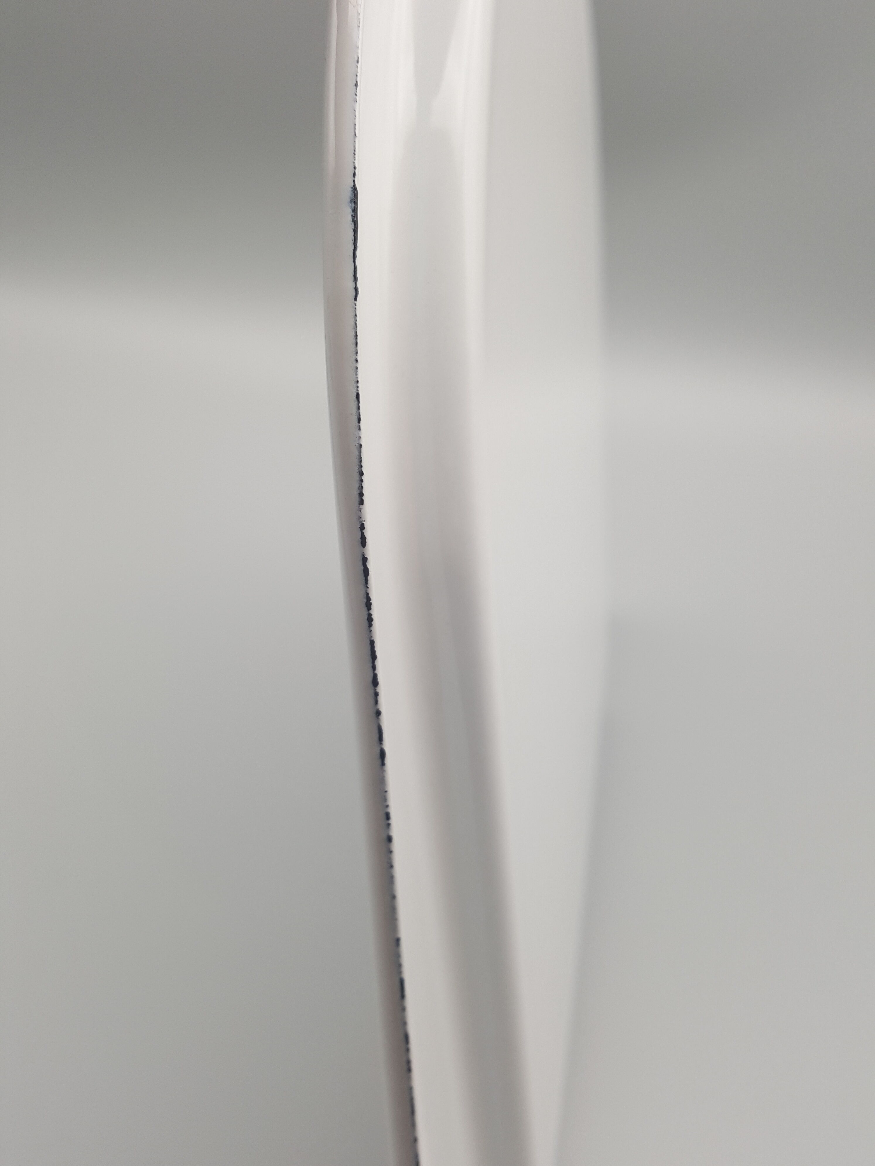 Wall shelf enamelled