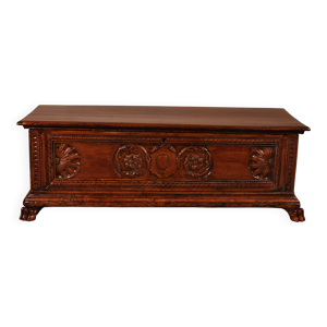 Coffre en noyer de la - renaissance