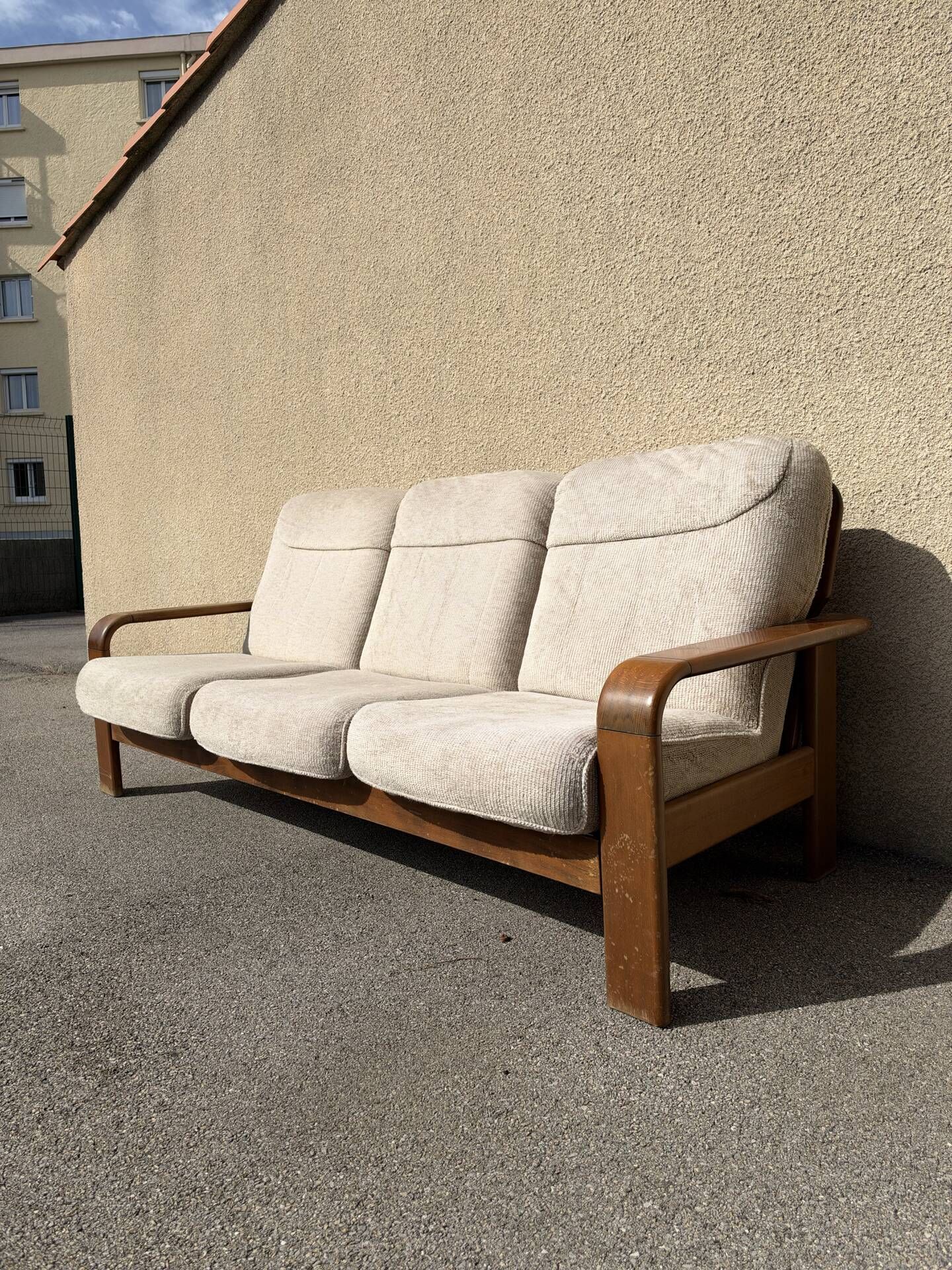 Three-seater sofa in Danish teak from the 1960s.