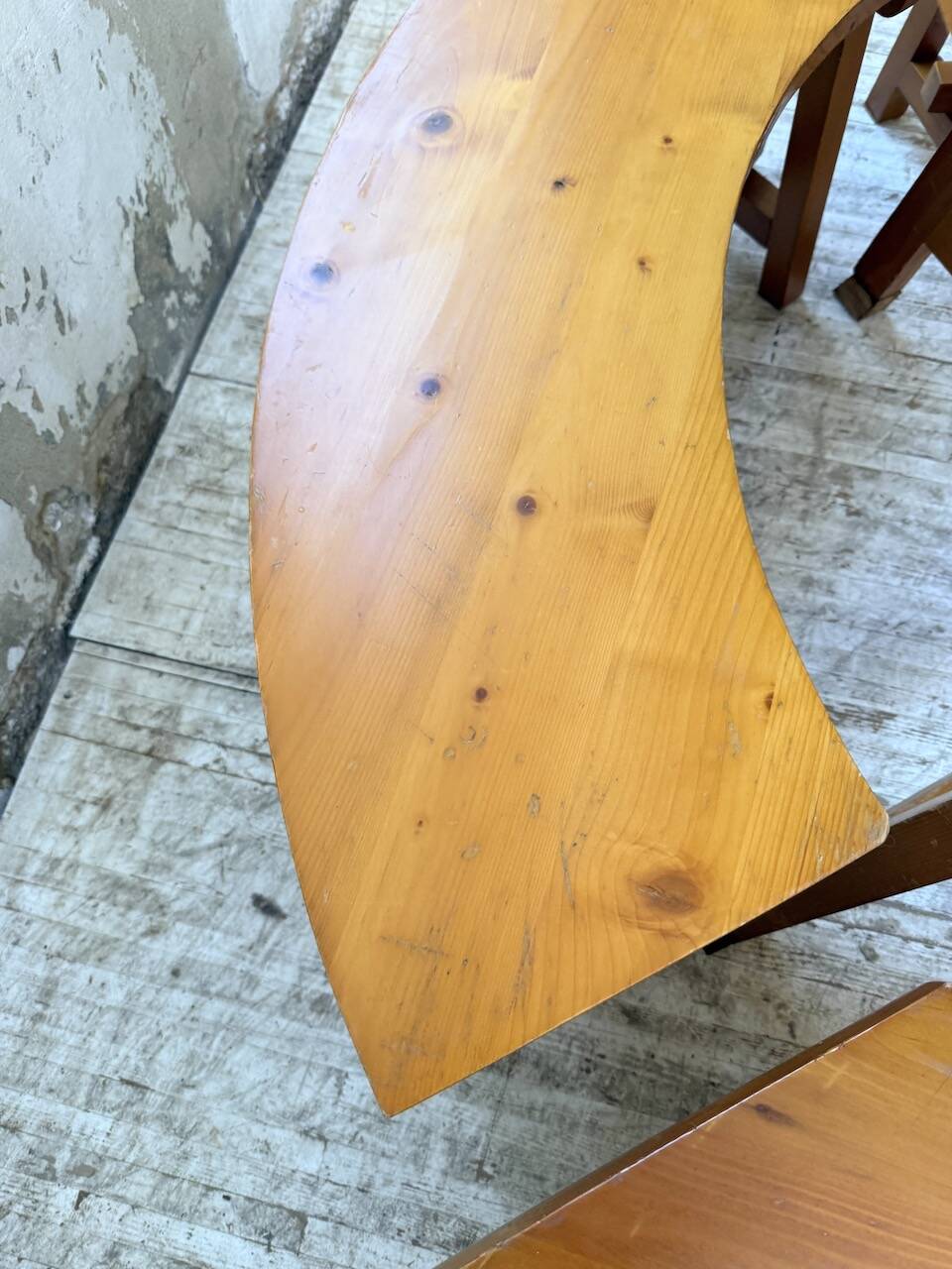 Set of round table and 4 rounded benches, 1950