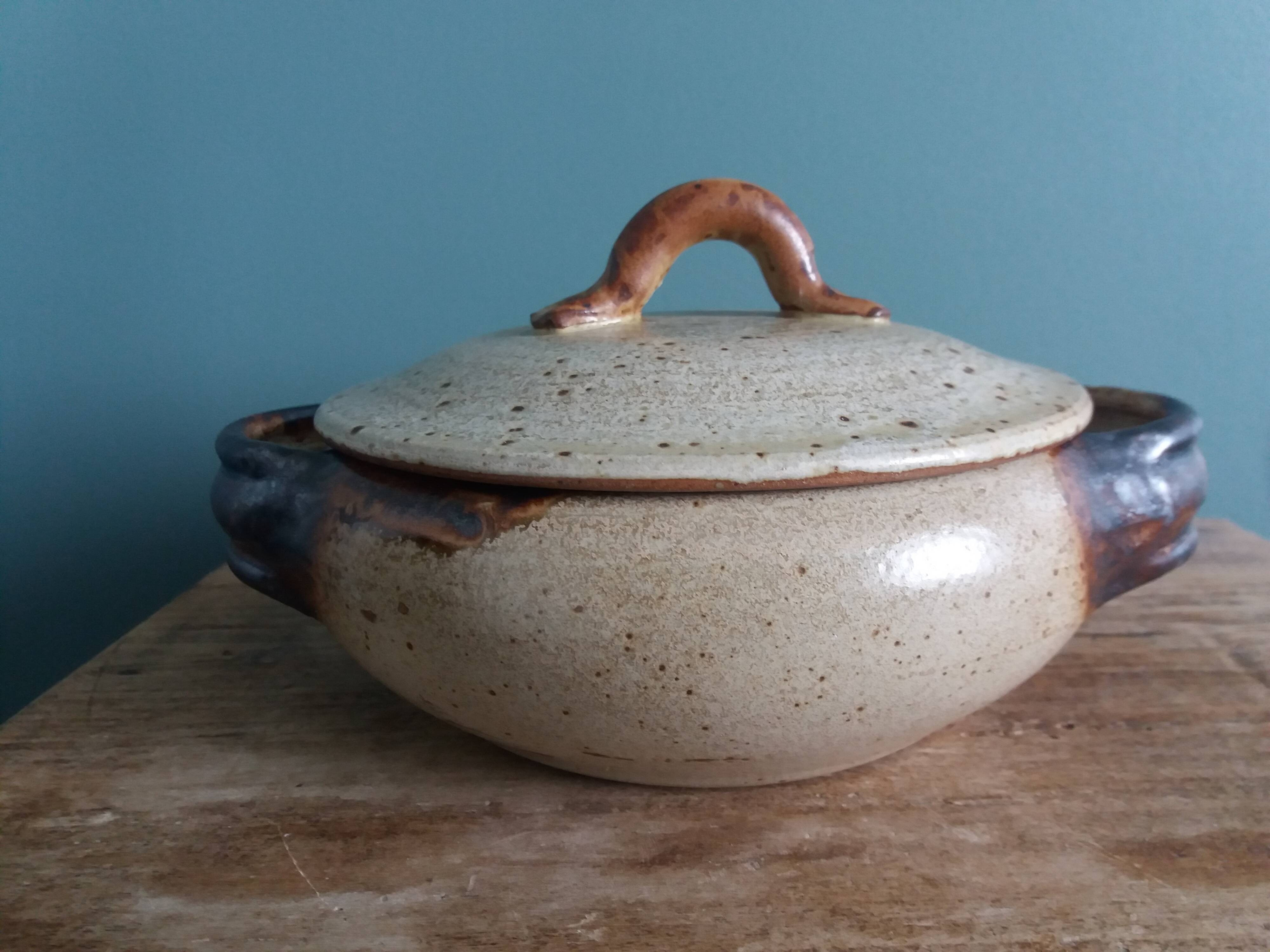 Vegetable tureen in Puisaye sandstone signed Jean-Pierre Prud'homme