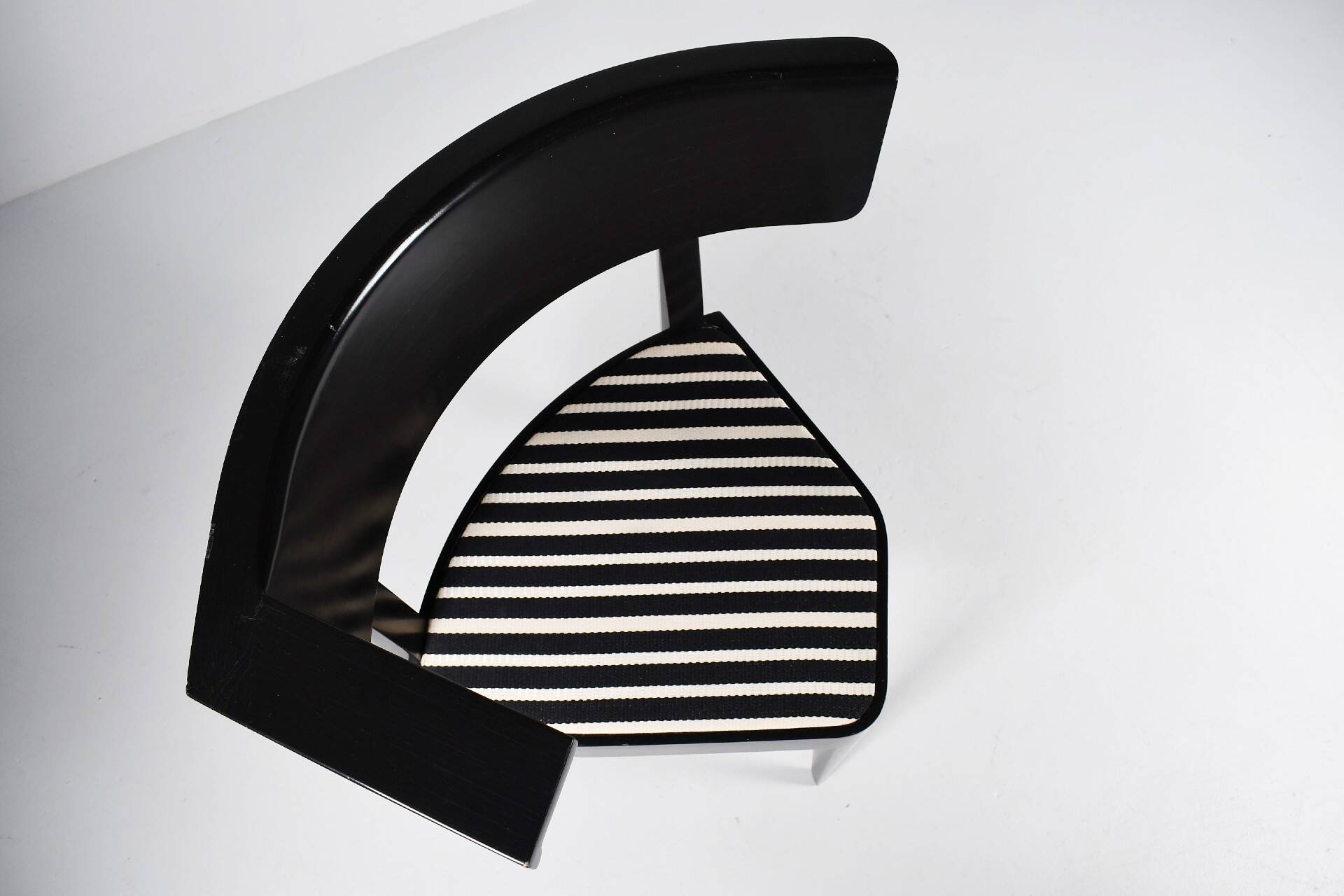 Chaise asymétrique B1 de Stefan Wewerka 1978