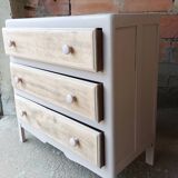 Jolie petite commode de style
