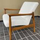 Fauteuil blanc bouclé GFM-64 attribué à Edmund Homa, années 1970