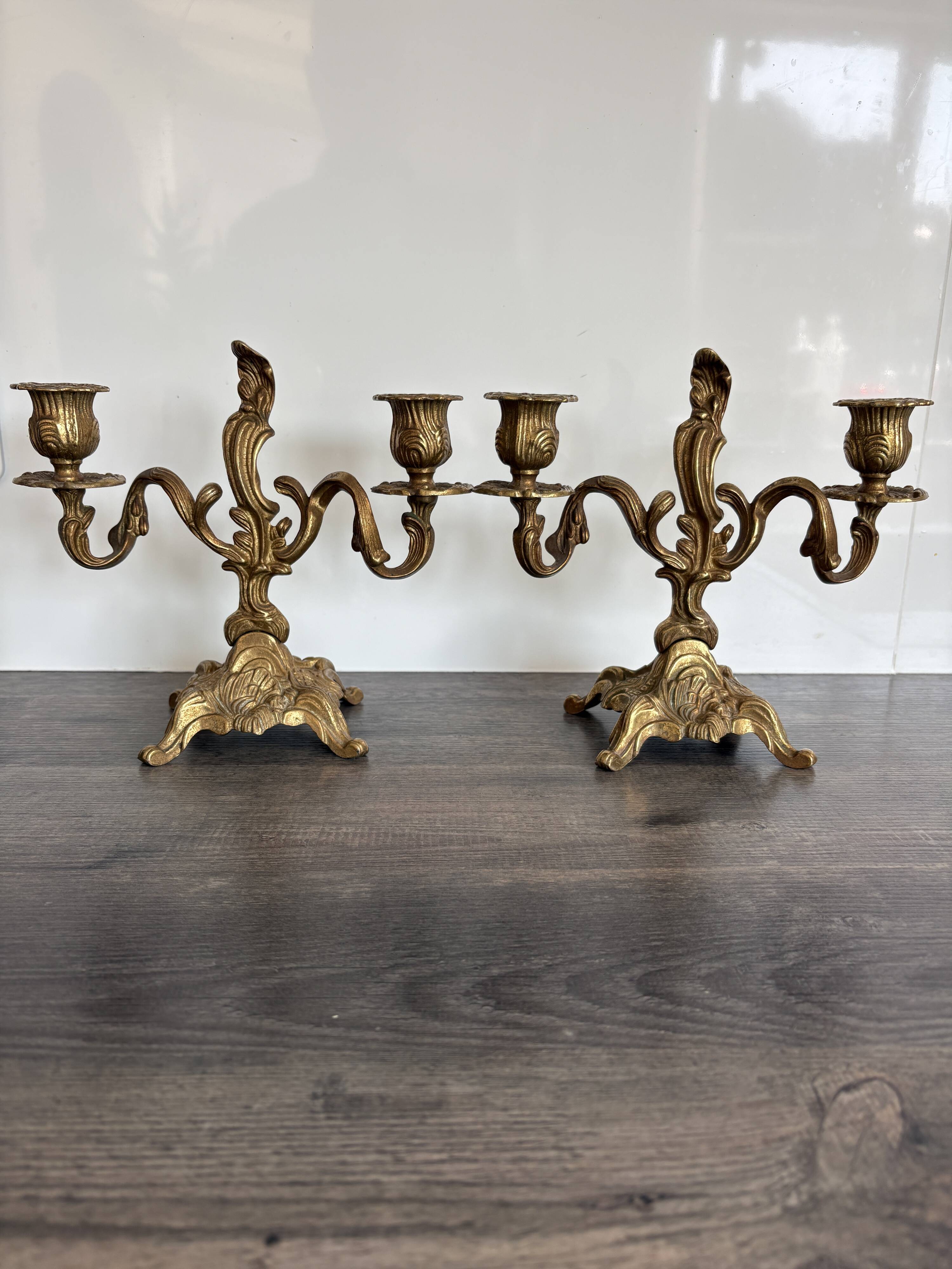 Paire de grands bougeoirs vintage en bronze doré signés Charles Boulanger