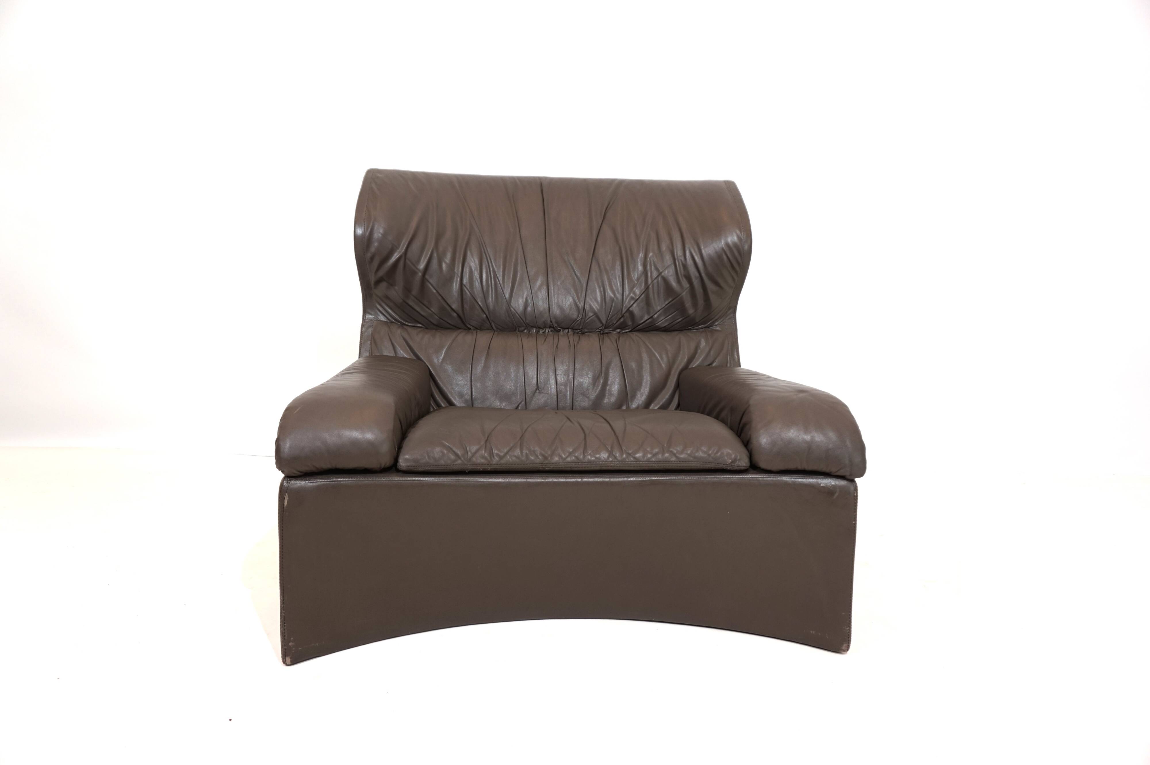 Saporiti Vela Alta leather armchair with ottoman by Giovanni Offredi