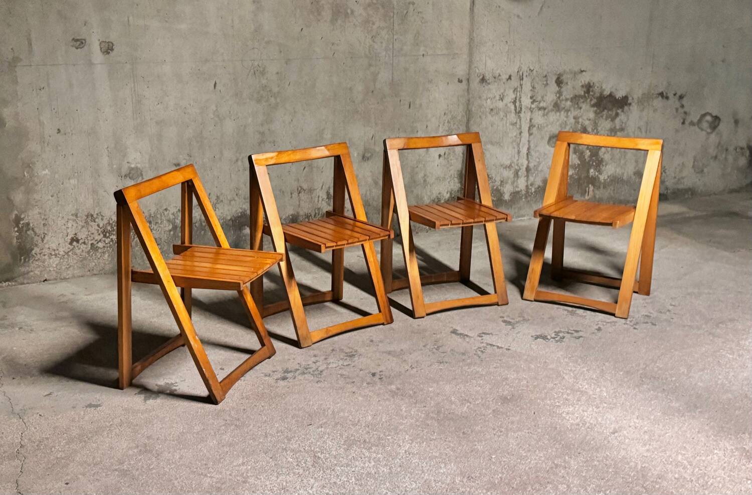 04 folding chairs 1970s