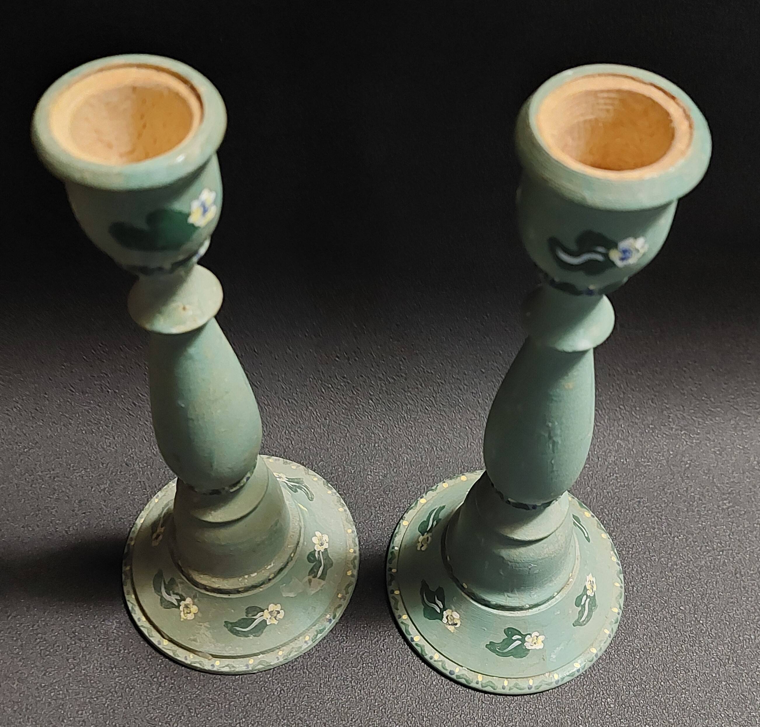 Paire de bougeoirs vintage en bois peint