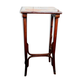 Gueridon in red wood