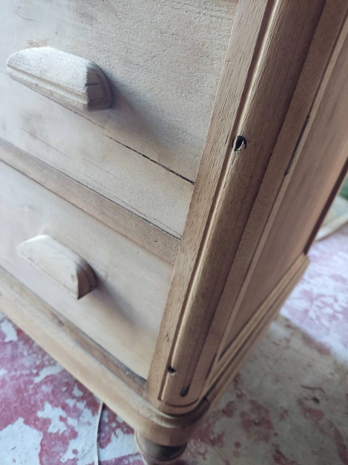 Solid wood chest of drawers