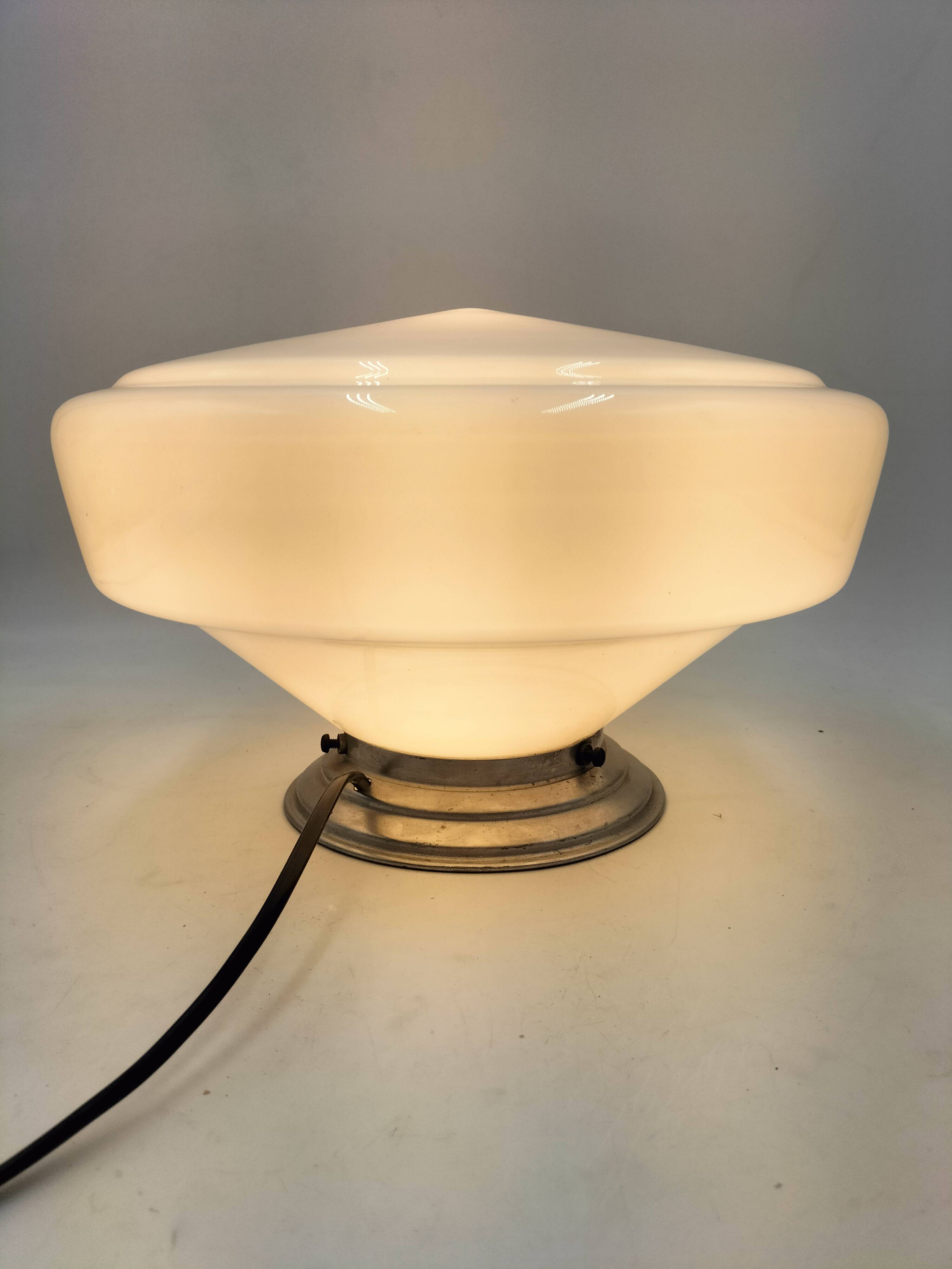 Opaline lamp