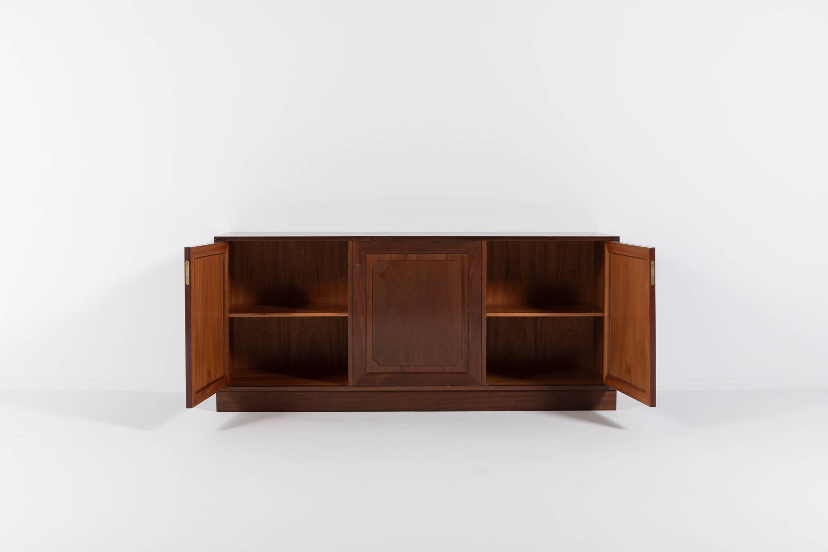 Buffet danois en acajou de style moderne du milieu du siècle, années 1960
