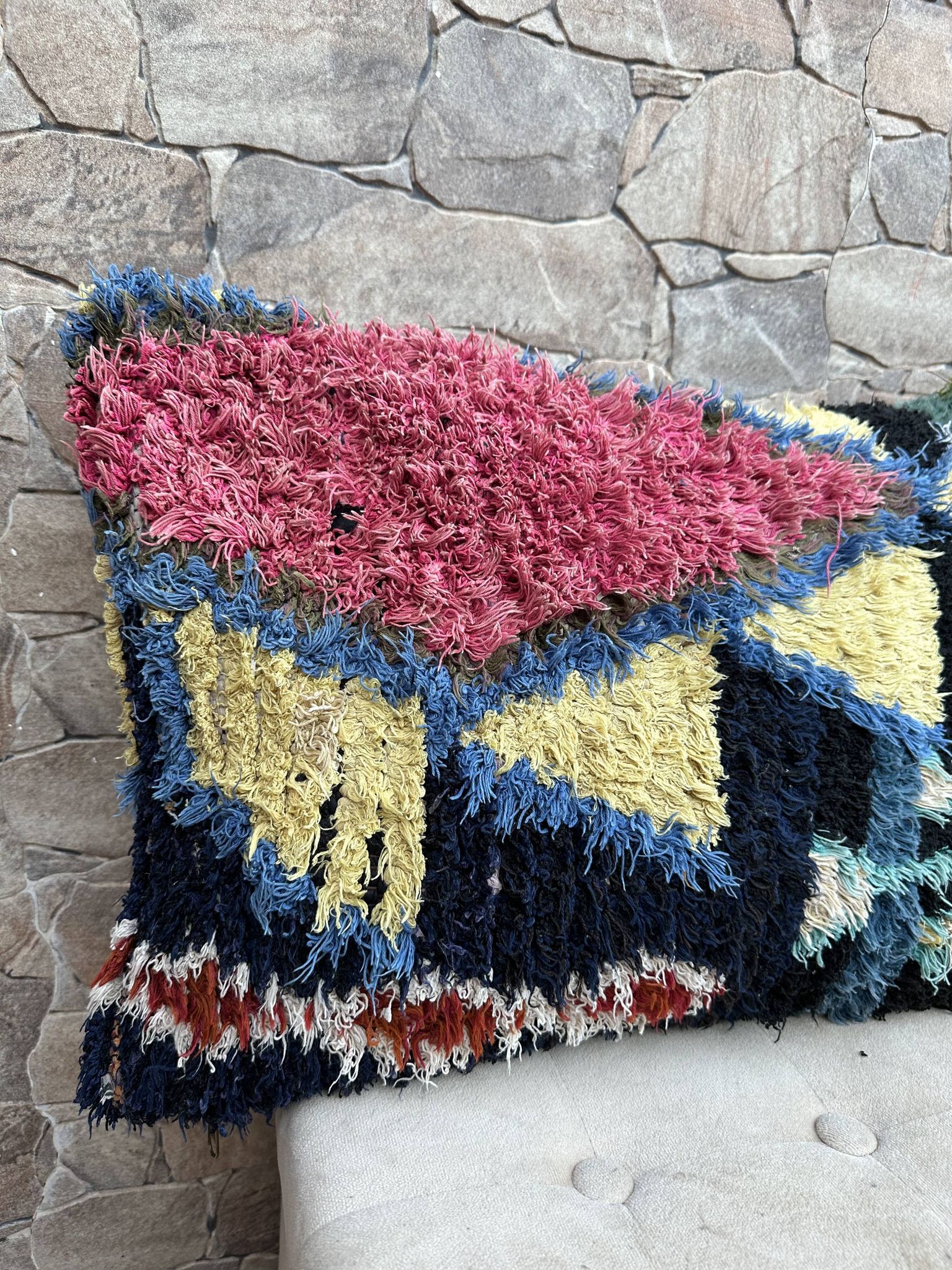 Magnifique coussin Kilim berbère vintage du Maroc