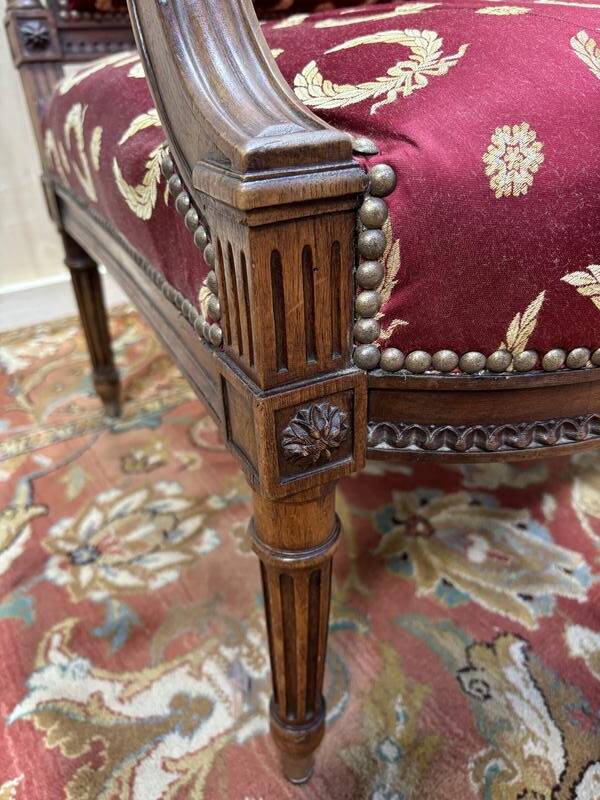 Banquette de style Louis XVI tissu bordeaux