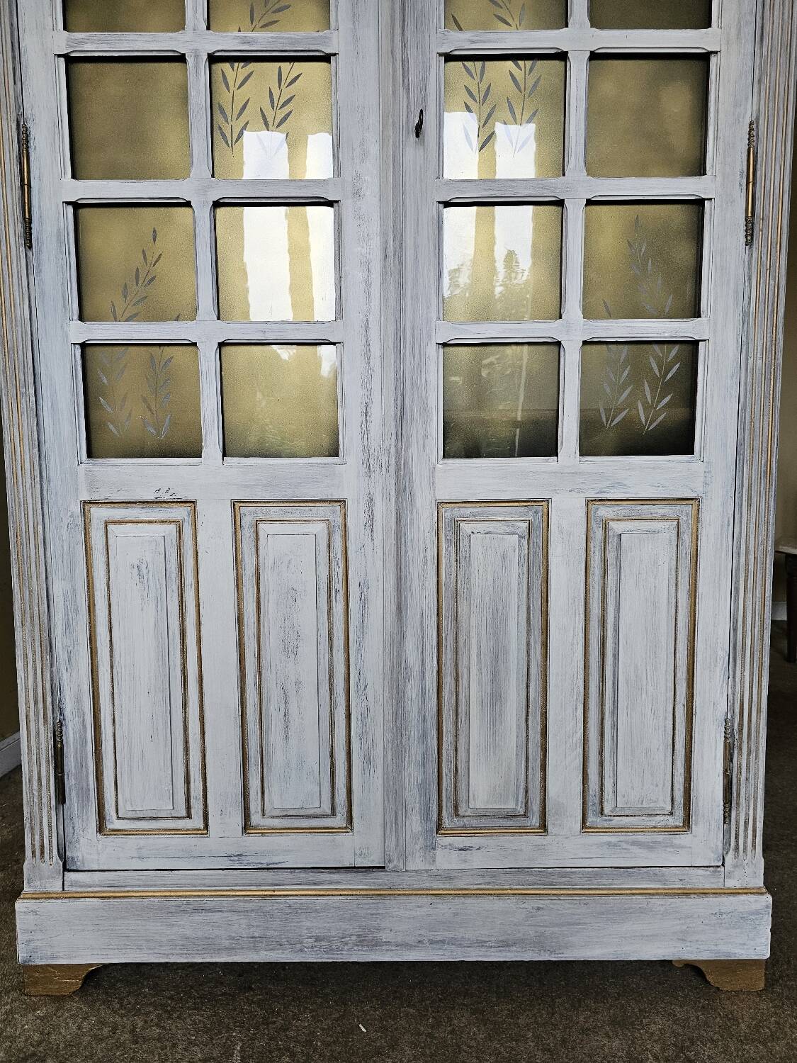 Antique bookcase with a white cerused patina