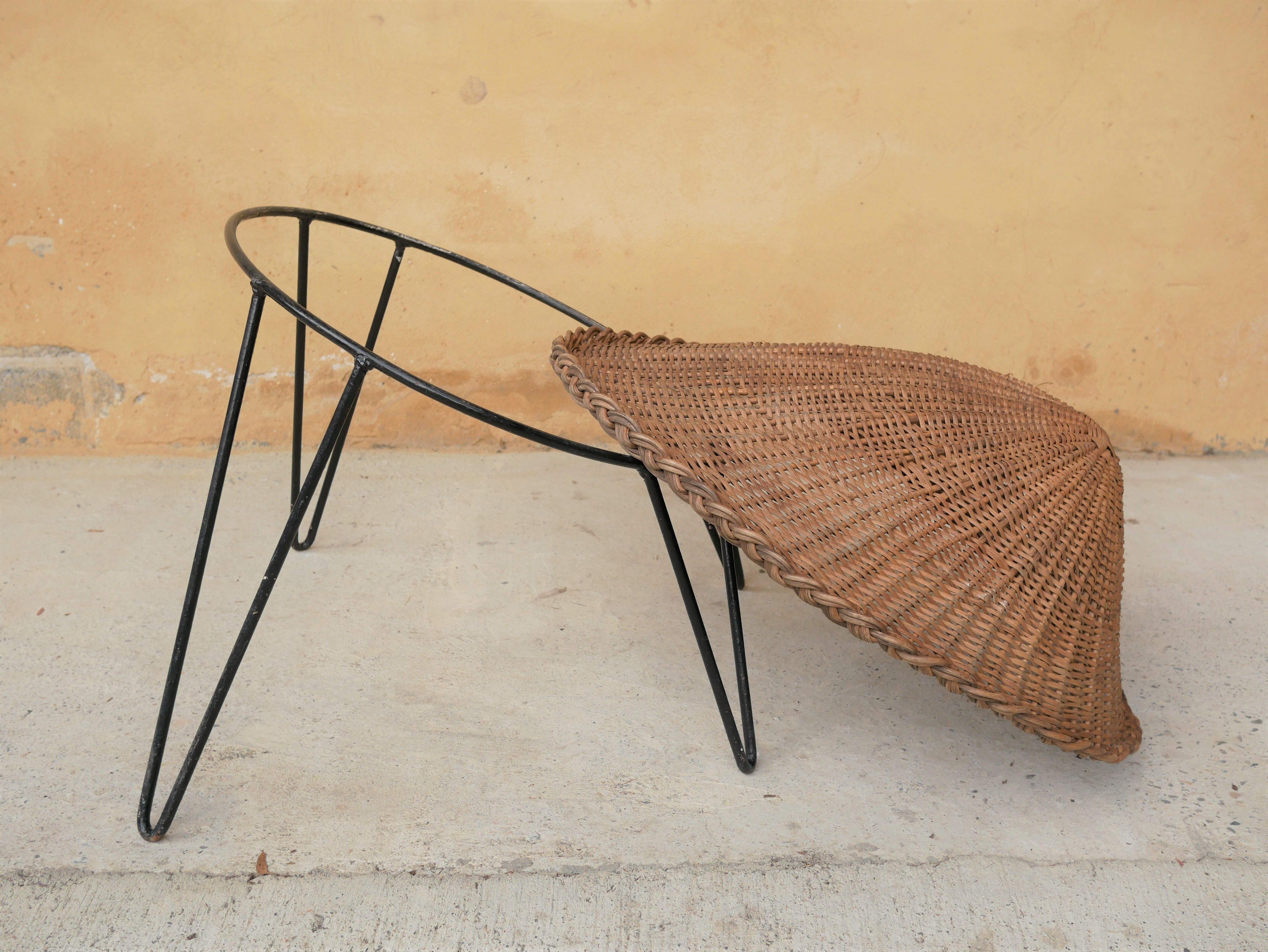 Vintage armchair in rattan feet metal