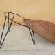 Fauteuil vintage en rotin pieds métal