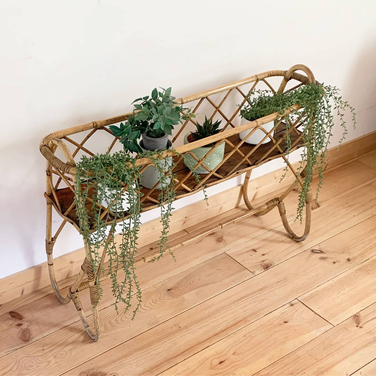 Jardinière sur pied en rotin